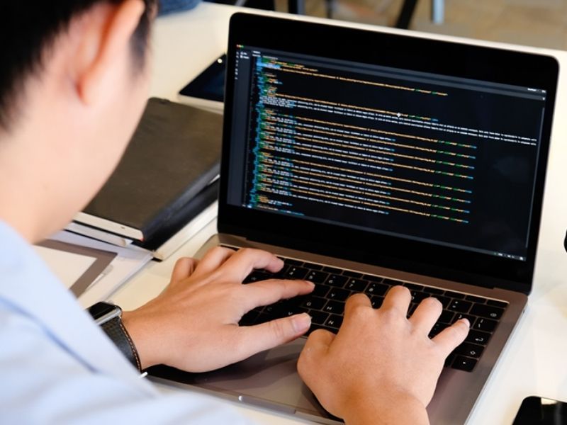 Tham gia cộng đồng học tập để trau dồi kinh nghiệm học lập trình ở tuổi 30